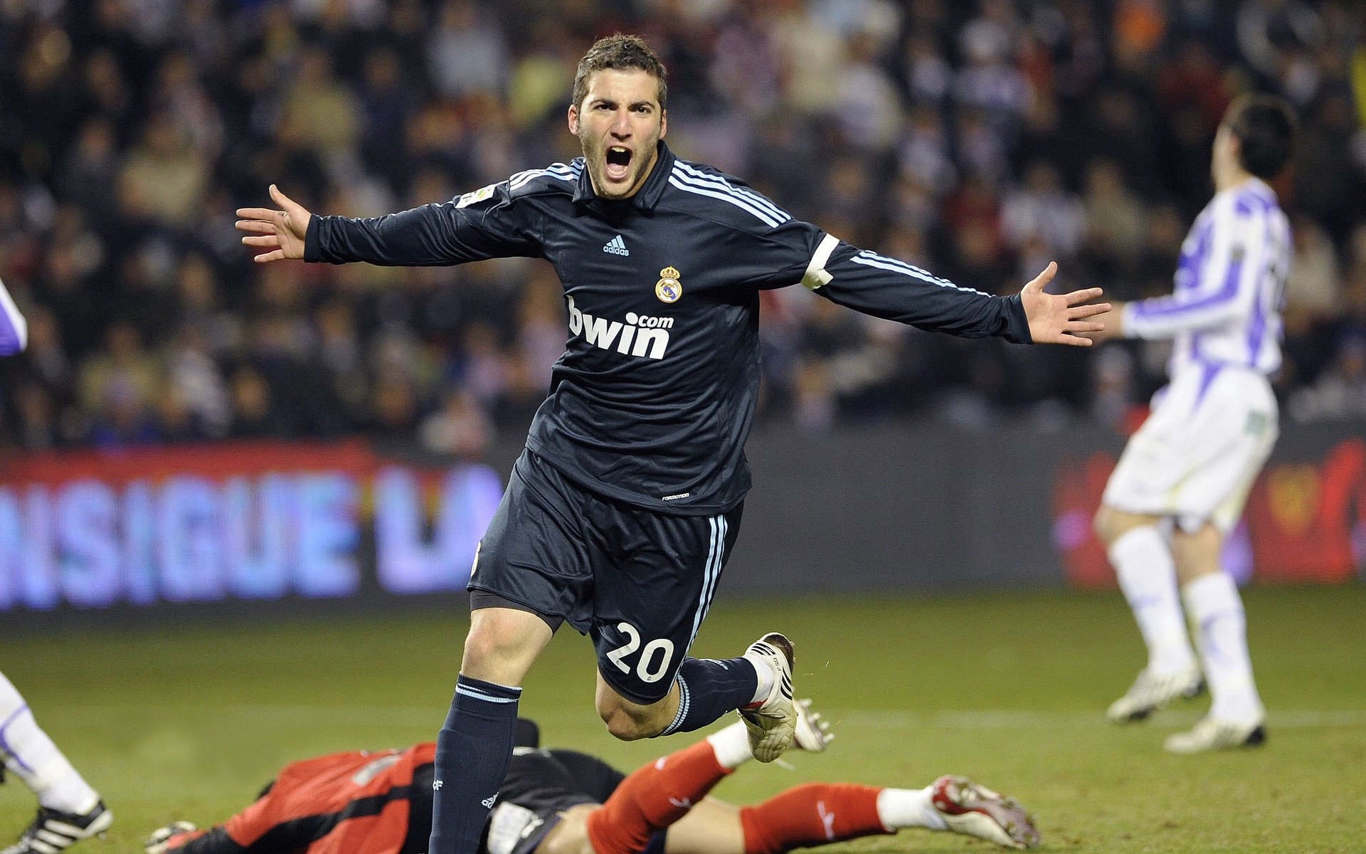 雷恩险胜秘鲁，若日尼奥的手术刀如何让悬念在开场哨前就已终结？